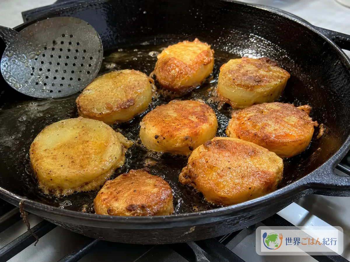 手順4: 揚げ焼きで表面を固める