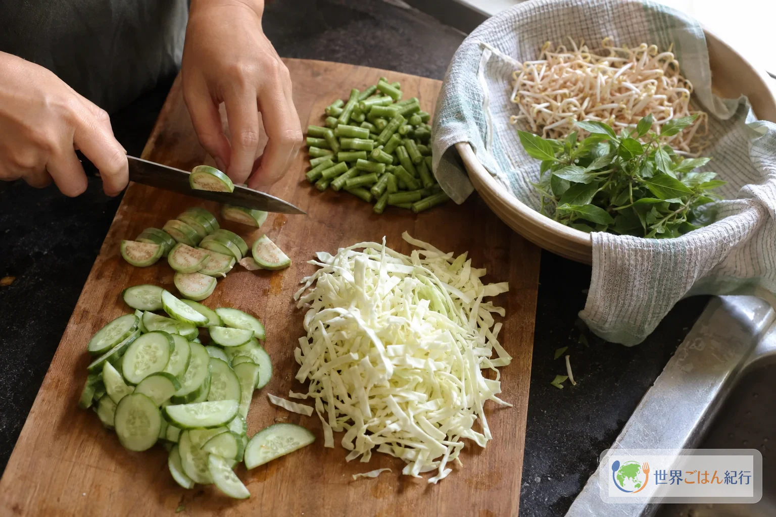 手順2: 野菜の厚みと長さをそろえて切る(10分)